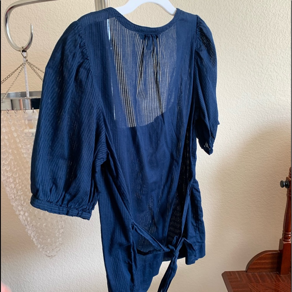 AEO Top - Picture 4 of 8